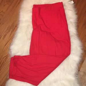 Red ankle pants 🍒